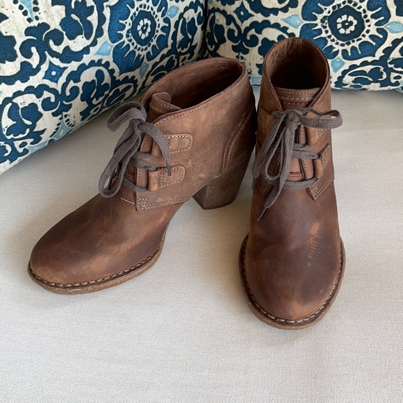 Clarks Shoes - Clarks ‘Lace Up Heath Wren’ Boots Brown Distressed